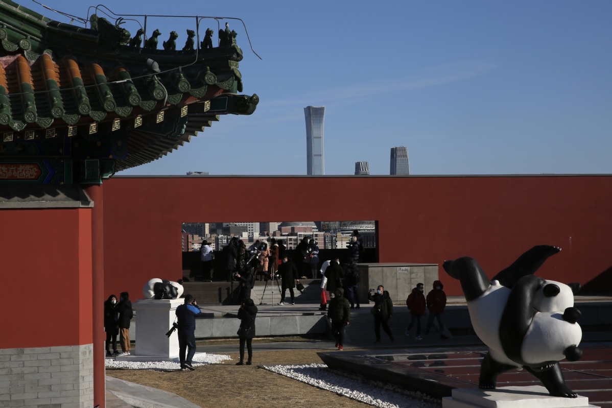 2月3日，媒体记者在北京隆福寺文化中心采访拍摄。中国日报记者 匡林华 摄