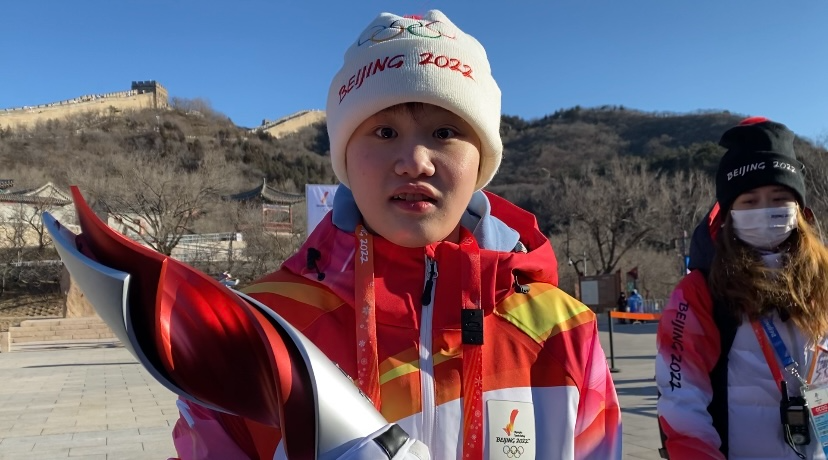 张家齐便和搭档陈芋汐夺得2020年东京奥运会跳水女子双人十米跳台冠军