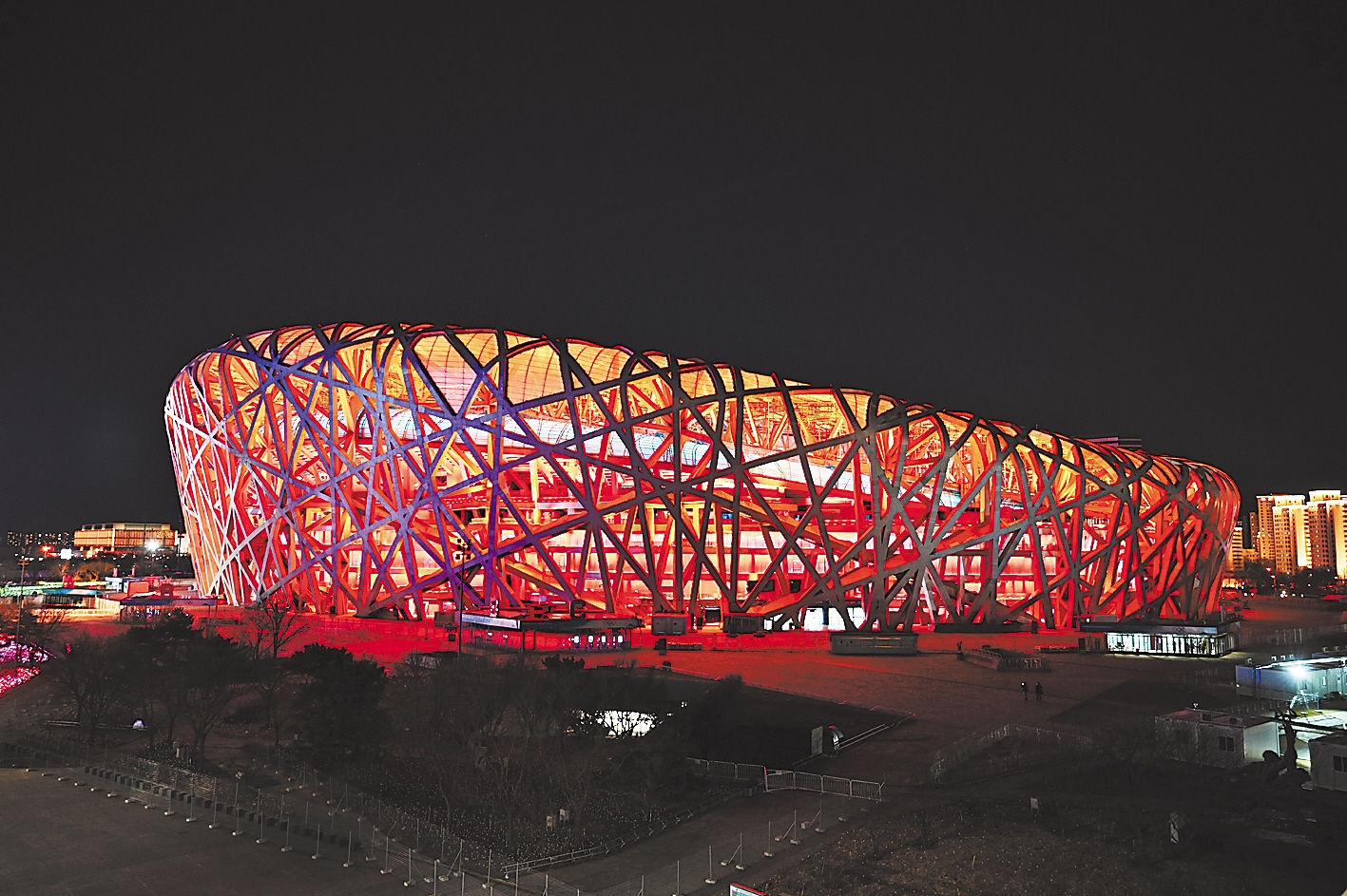 "鸟巢"灯光亮起,辉煌壮美.河北日报记者 郝东伟摄