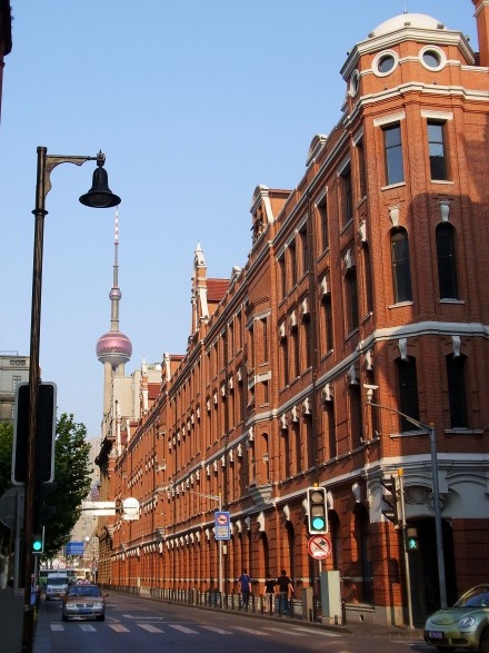 阅读建筑北京东路上的这幢老建筑有着上海现存最长的清水红砖外墙