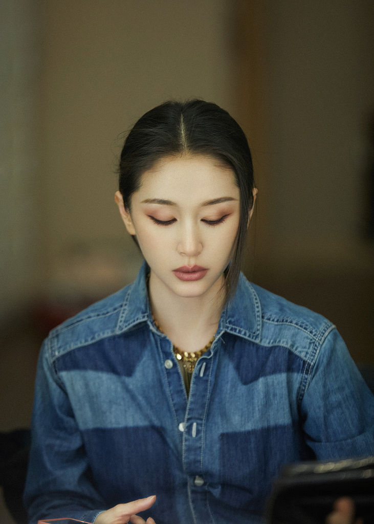 王子文综艺《半熟恋人》花絮 牛仔套装随性文艺__财经头条