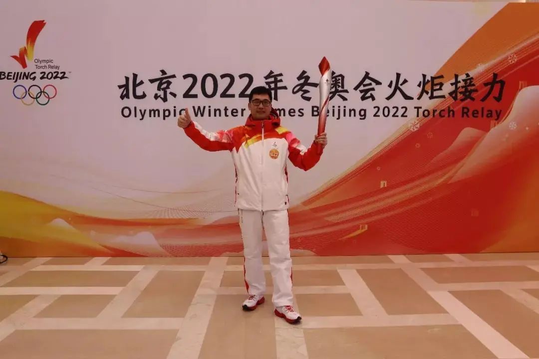 相约冬奥冬奥火炬手逯世泽接好绿色冬奥理念传递这一棒中国环境