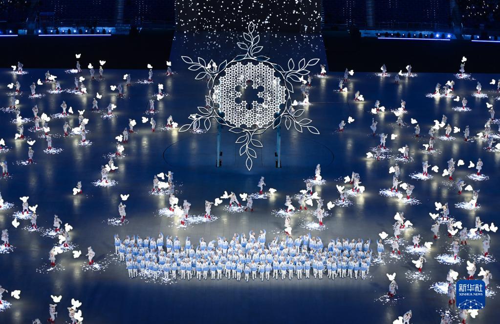 这是开幕式上的“雪花”环节。新华社记者 武巍 摄