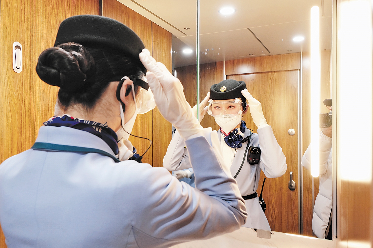 贾士从在整理仪容仪表. 受访者供图