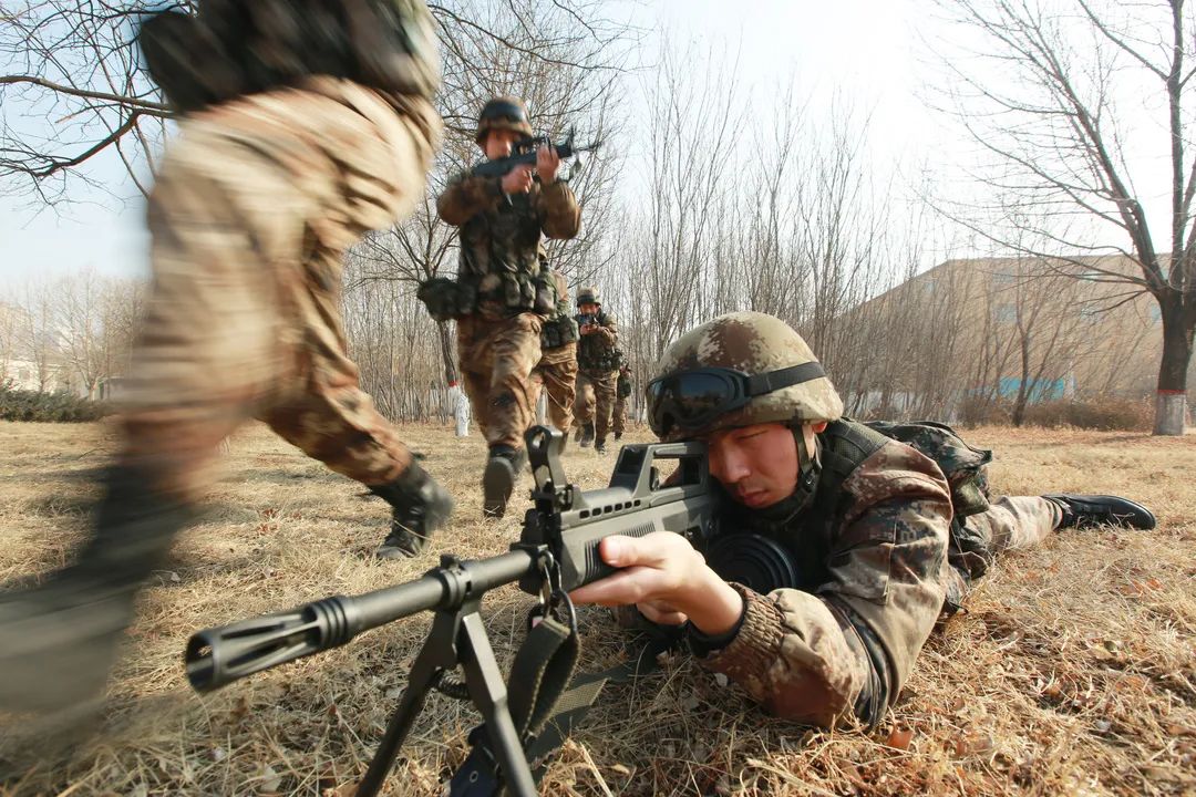 枕戈待旦陆军部队过节战备不松劲