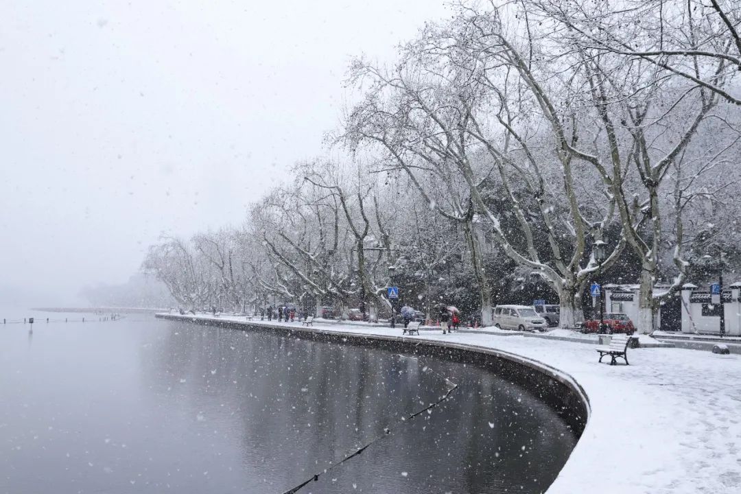 人这一辈子一定要来一次下雪的杭州
