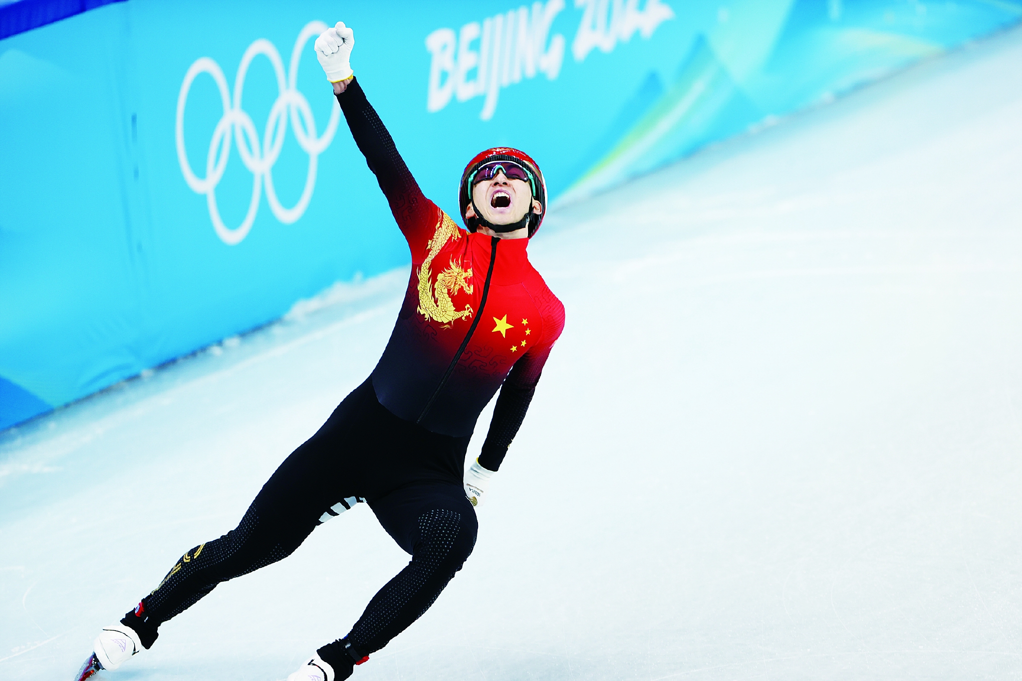 5日,中国队选手武大靖在比赛后庆祝. (新华社发)