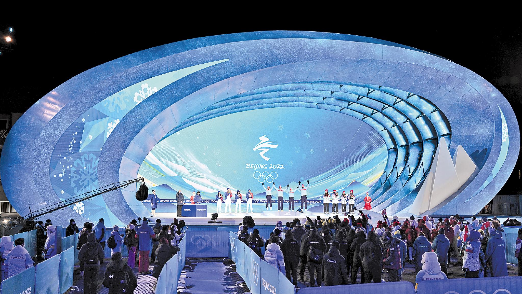 河北日报记者 王峻峰 赵瑞雪点燃激情 共享荣光张家口颁奖广场5场颁奖