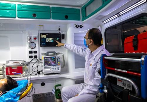 北京急救中心的5G急救车