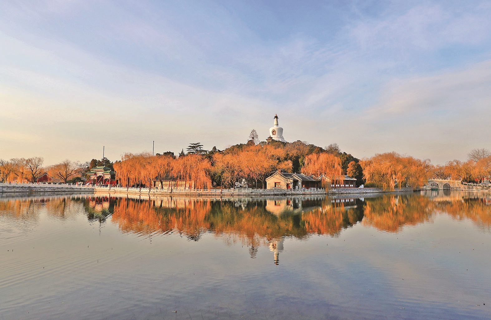 北京北海公园琼岛 本报记者 陈晨 摄