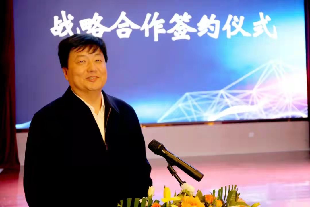 陕西省委统战部副部长、省工商联党组书记吴铁致辞