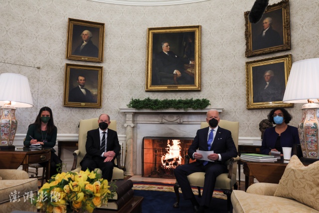 当地时间2022年2月7日，美国华盛顿，美国总统拜登在白宫与德国总理朔尔茨举行会谈。图自澎湃影像