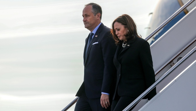 当地时间周二(8日),美国副总统哈里斯的丈夫道格·埃姆霍夫(doug