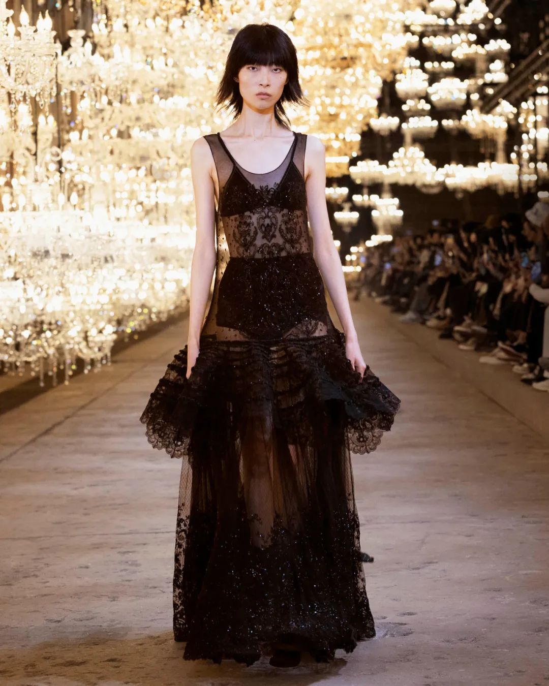 路易威登2022春夏女装正因为情色和色情如此含混不清,争议不断,喜欢