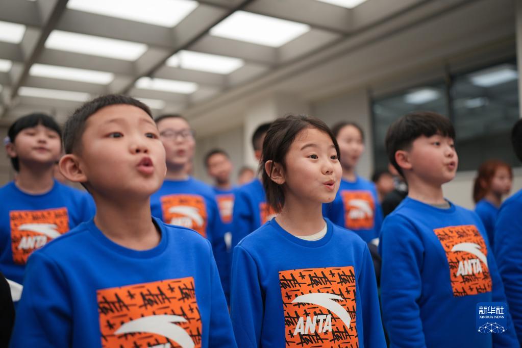 大山的孩子们会唱歌开幕式奥林匹克会歌合唱团幕后