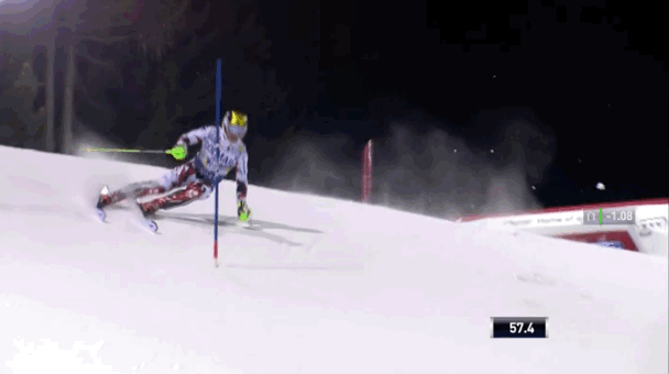 障碍滑雪需要紧实的雪，因此人造雪更优。