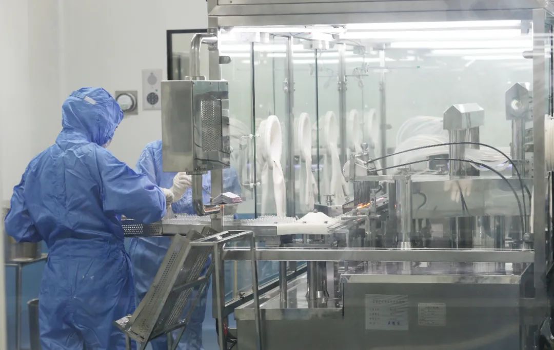 昆明制药集团现代化的生产车间 杨峥 摄