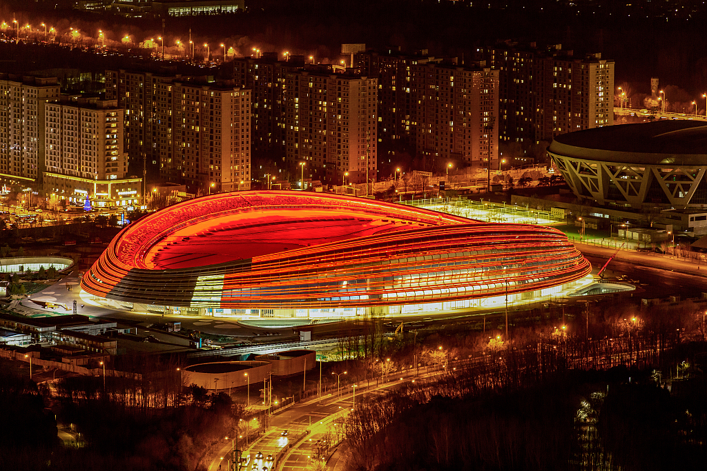 国家速滑馆"冰丝带"夜景.图片来源:视觉中国