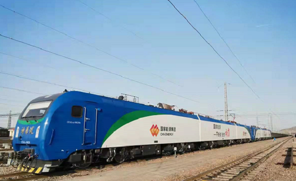 包神铁路首批6台新购"神12"机车上线