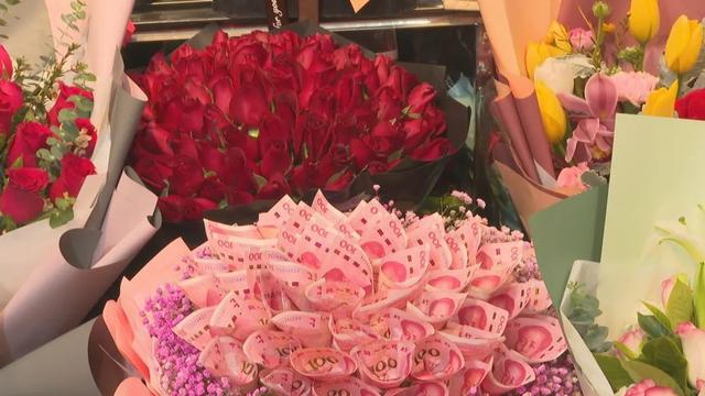 店主马女士在三天前接到一个特别订单,定制求婚花束.