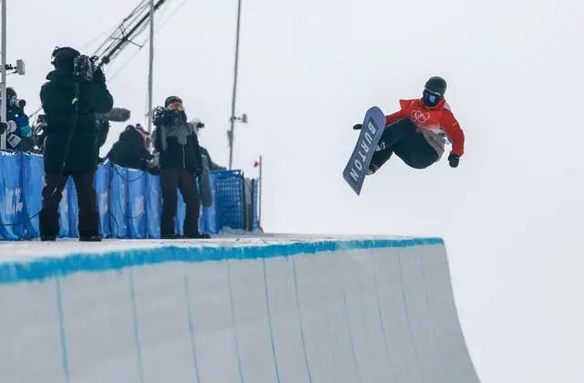 中国选手高弘博在比赛中（图源：北京日报）