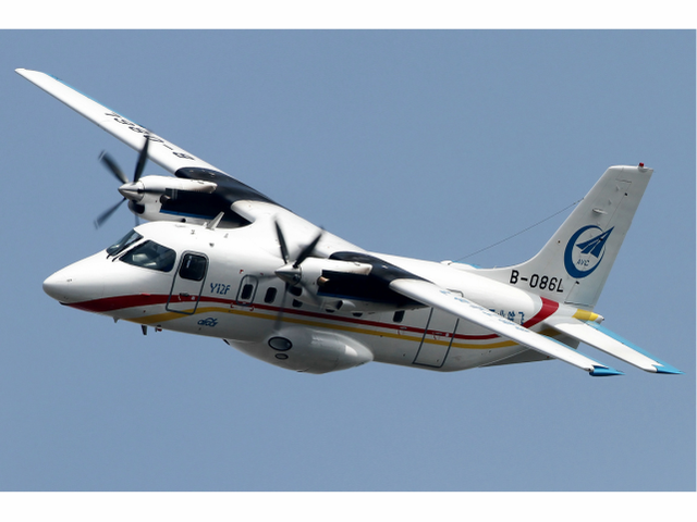 【资料图:运-12民用运输机】