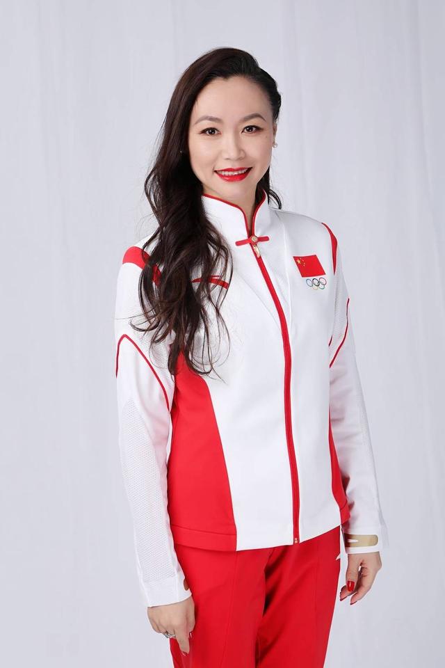 "冰上蝴蝶"等美誉的中国首位花样滑冰女子单人滑世界冠军陈露,做客"