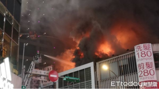 台媒：台北西门町商圈一建筑物起火，现场烈焰冲天