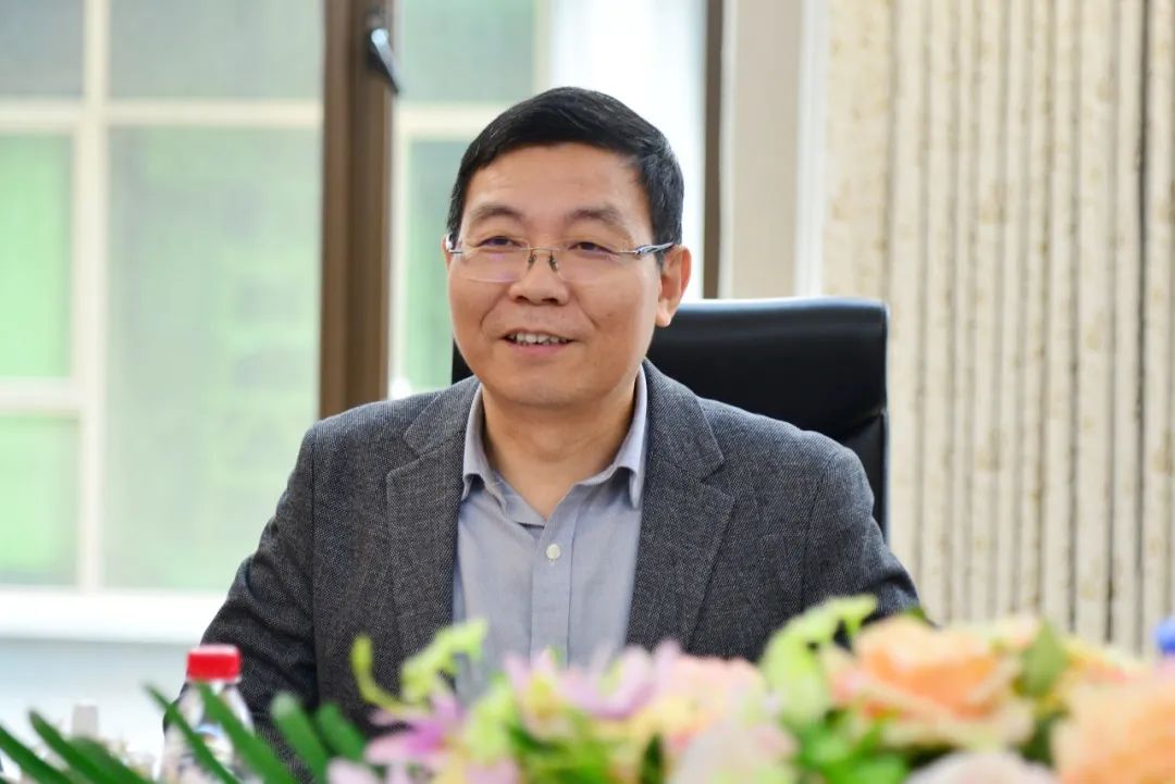 厦门港务控股集团总经理蔡立群一行到访安通