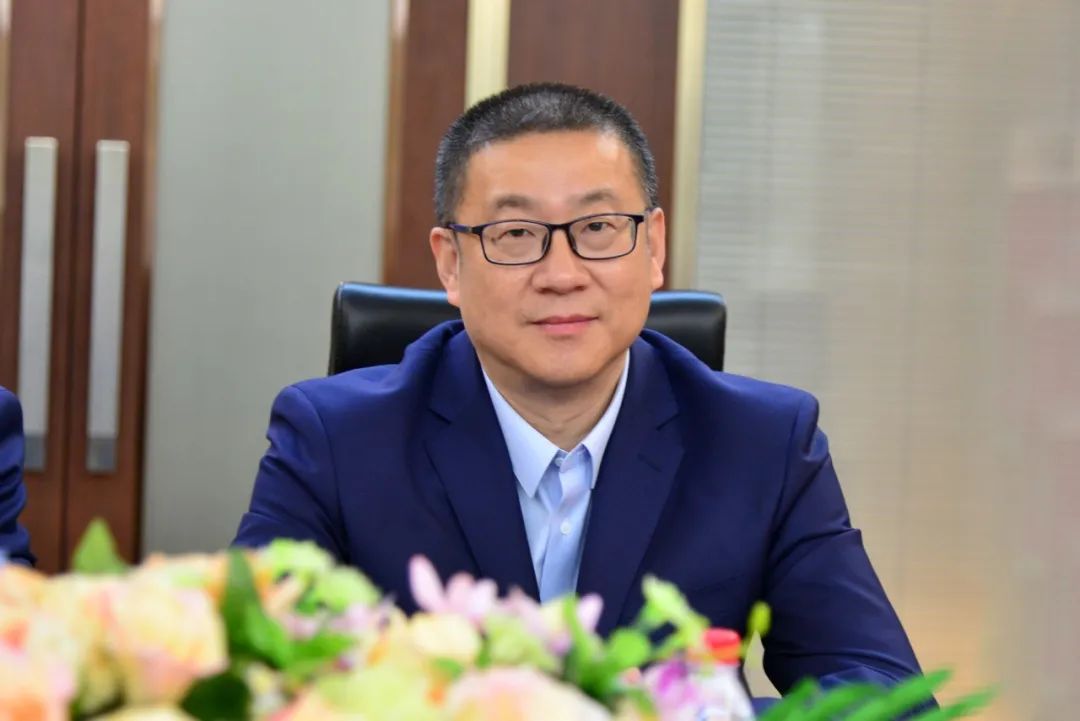 厦门港务控股集团总经理蔡立群一行到访安通