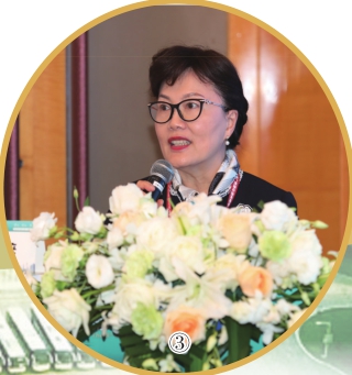 图③为杨冬梓教授在学术会议上发言.