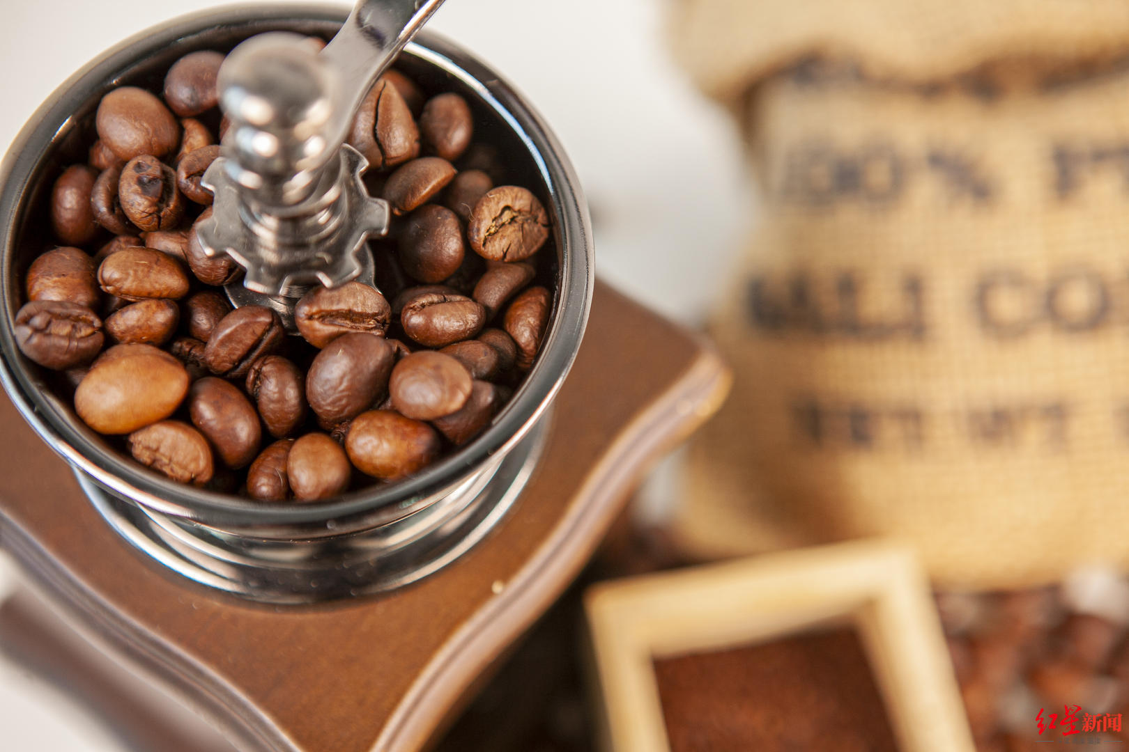 星巴克们涨价背后：咖啡期货达10年高位，但每杯原料只涨不到两毛