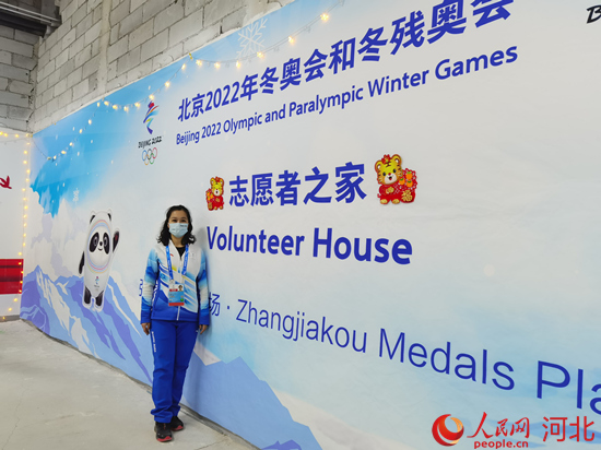 丁一在北京冬奥会张家口赛区颁奖广场。 石家庄铁道大学供图