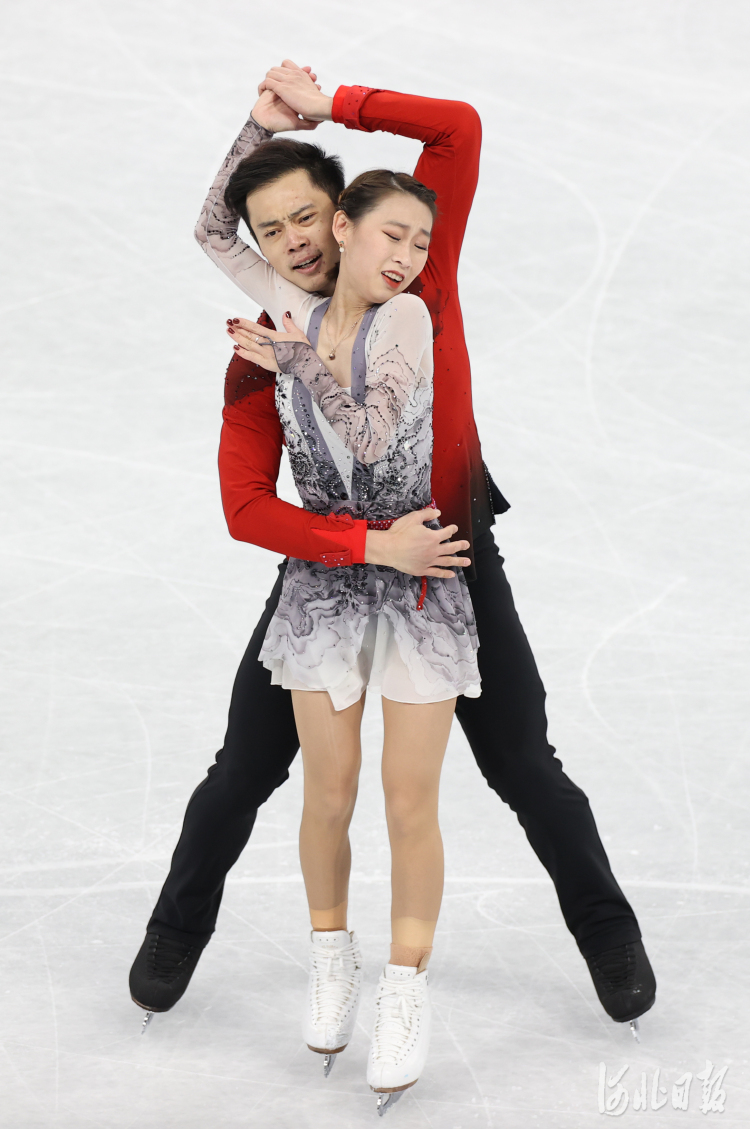 冬奥精彩时刻又一番神仙打架隋文静韩聪完美夺金彭程金
