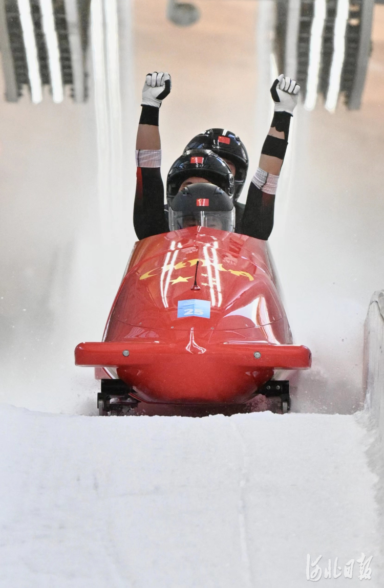 精彩冬奥四人雪车比赛结束前两轮河北运动员李纯键组合暂列第16位