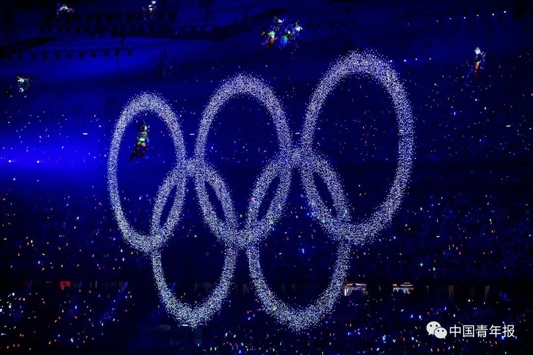 2008年8月8日,开幕式上升空的奥运五环.刘占坤/摄