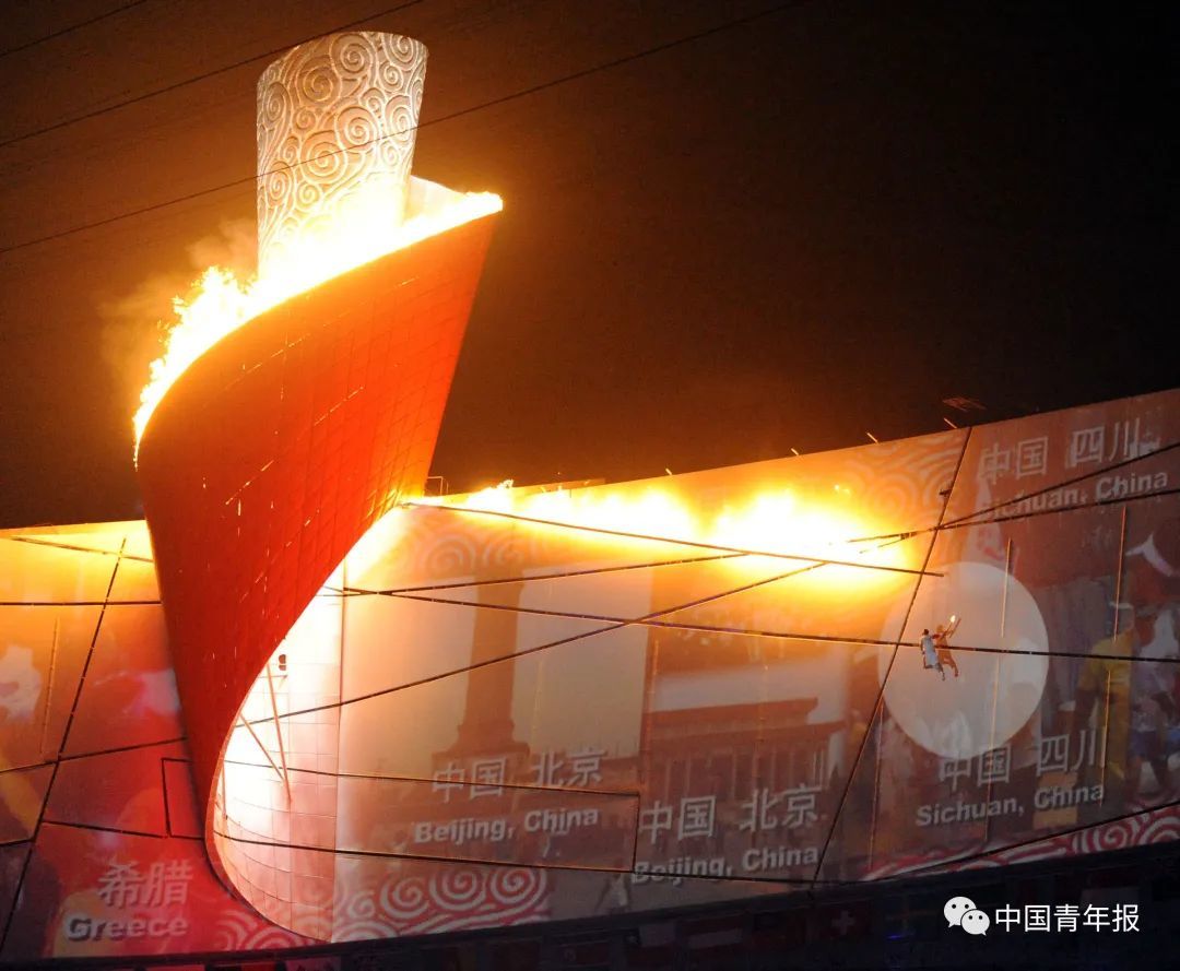 2008年8月8日,李宁点燃北京奥运会主火炬.&nbsp;刘占坤/摄