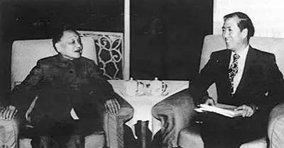 1982年，邓小平会见美国华人协会主席李耀基