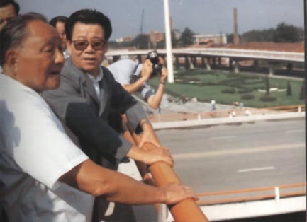 1978年，邓小平在天津视察