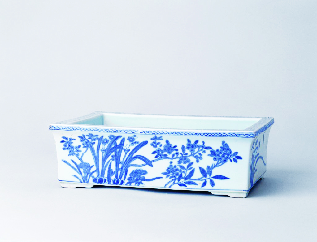 收藏于故宫博物院的清代青花花卉纹水仙盆.(资料图片)