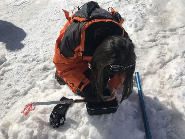 安红敏在黑龙江亚布力滑雪场开展冰状雪赛道制作试验。受访者供图