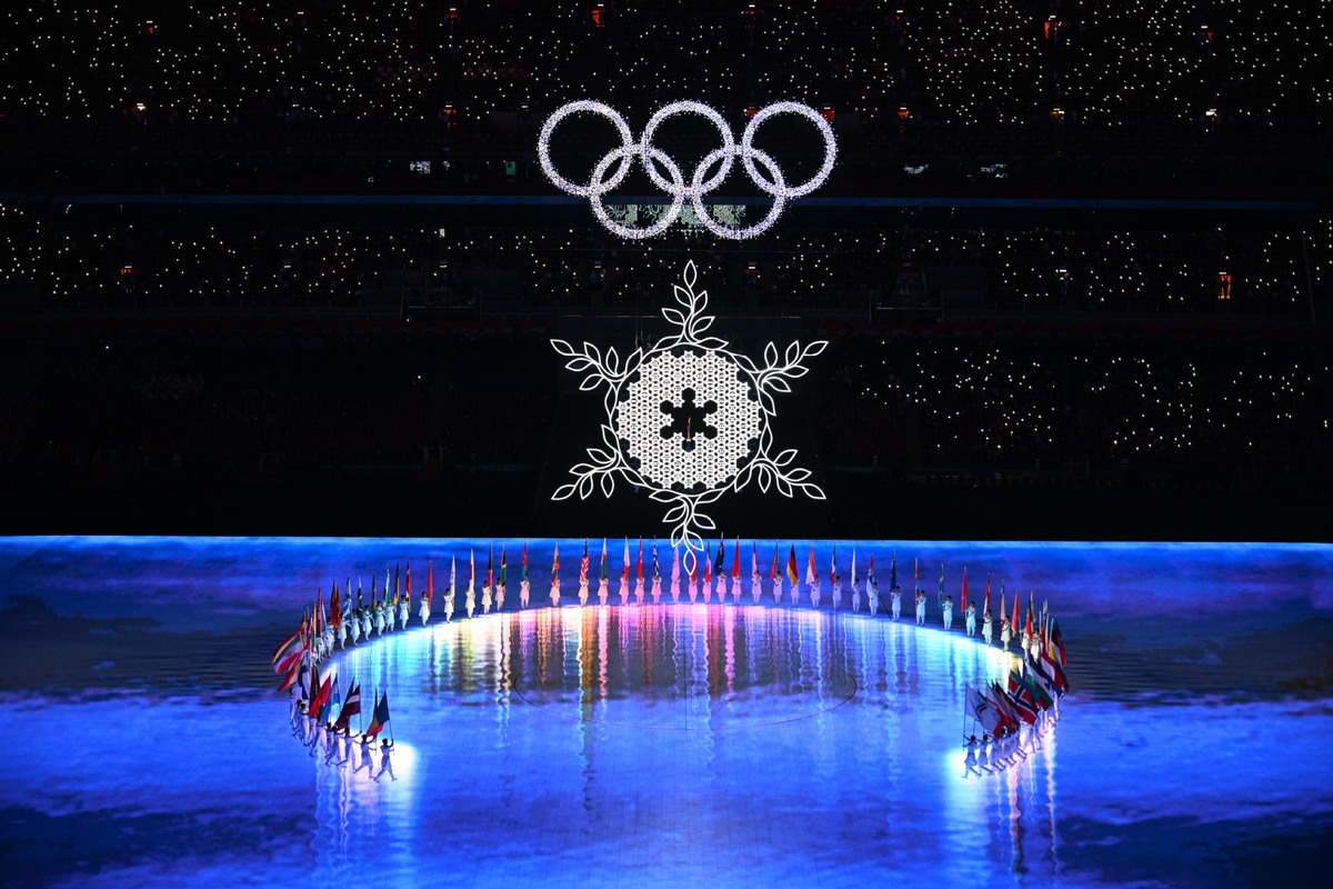 熄灭奥运主火炬环节。（图片来源：新华社）