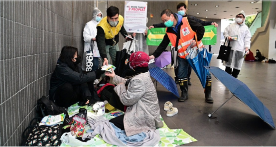 港媒 香港多部门加强巡查防疫 近600人没戴好口罩被罚款 香港 防疫 口罩 新浪新闻