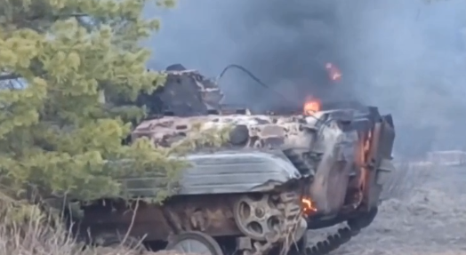 俄乌网民激辩：击毁的乌军装甲车是“俄国造”？