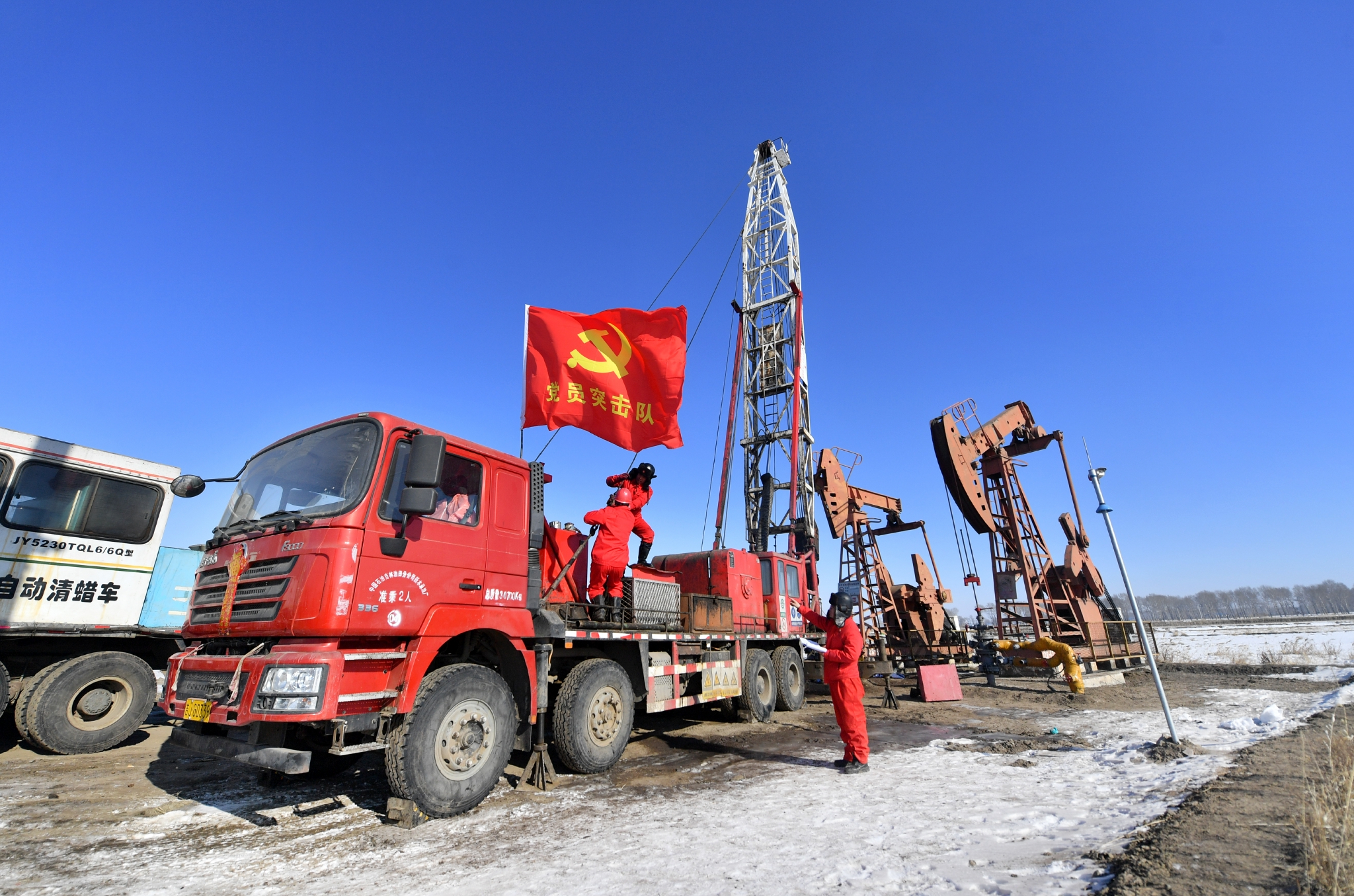 吉林油田新木采油厂进行修井作业.&nbsp;丁磊摄