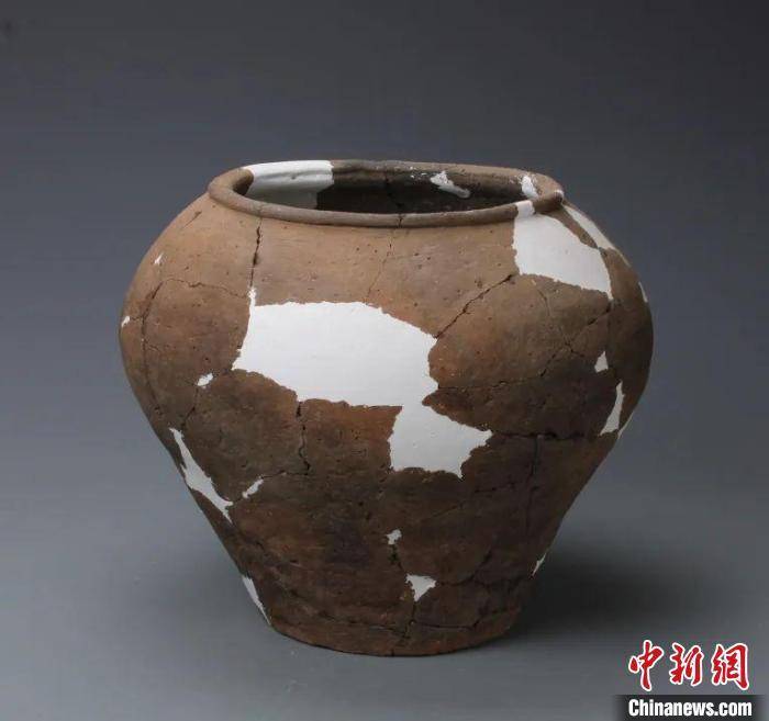 陶色以红陶为主,材质分泥质和夹砂两种,其中泥质陶器多为钵,盆,尖底瓶