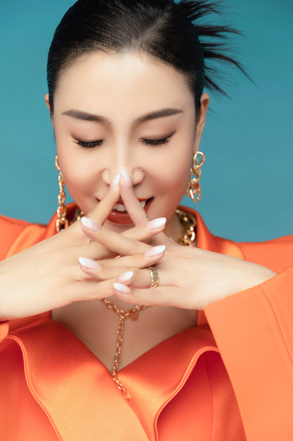 爱在当下创始人思言,女人如花一样有灵性|刘思言_新浪财经_新浪网