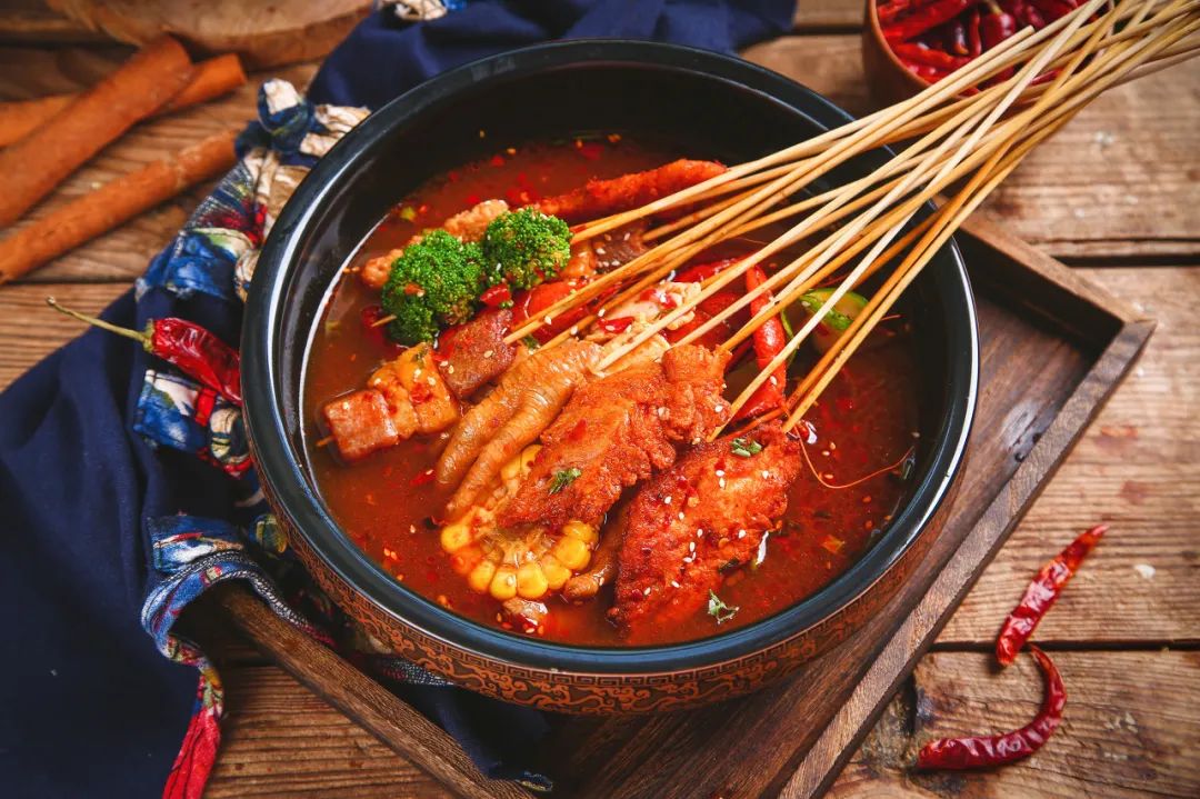 “一年营收超10亿，一碗麻辣烫撑起一个IPO