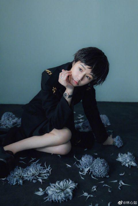林心如短发写真大片释出搭配西装清爽有气场