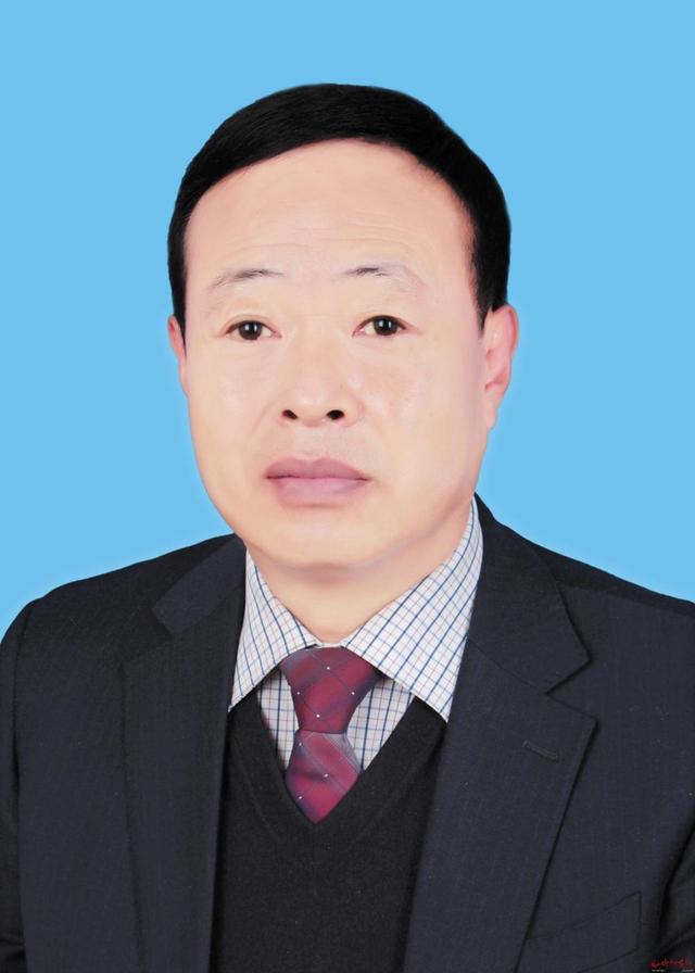 汉族,1966年10月生,大学,中共党员,现任忻州市人大常委会党组副书记